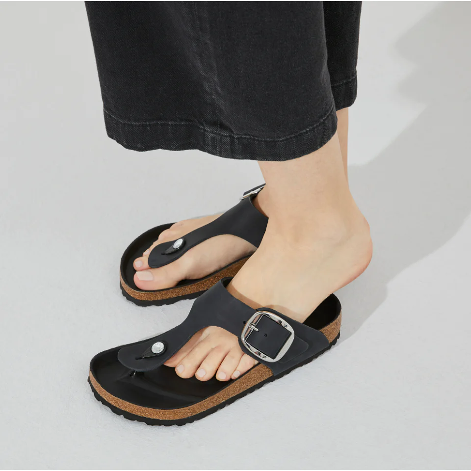 Birkenstock Women Gizeh Big Buckle Oiled Leather in Black - Image 9
