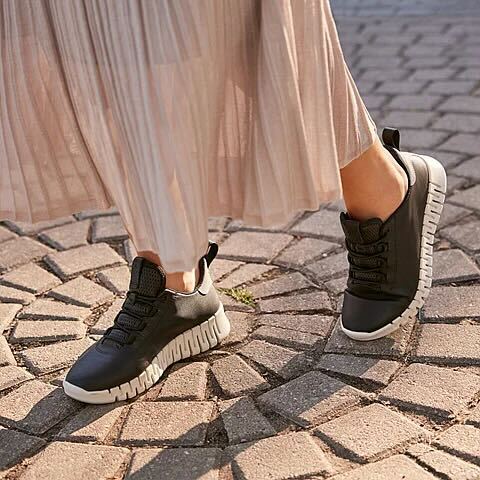 Ecco Women's Gruuv Sneaker in Black Light Grey - Image 9