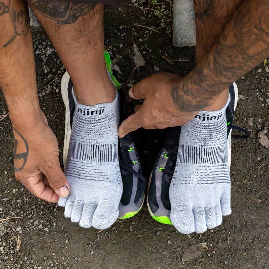 Injinji Men's Run Lightweight No-Show Ultra-Thin Cushioning in Grey - Image 3