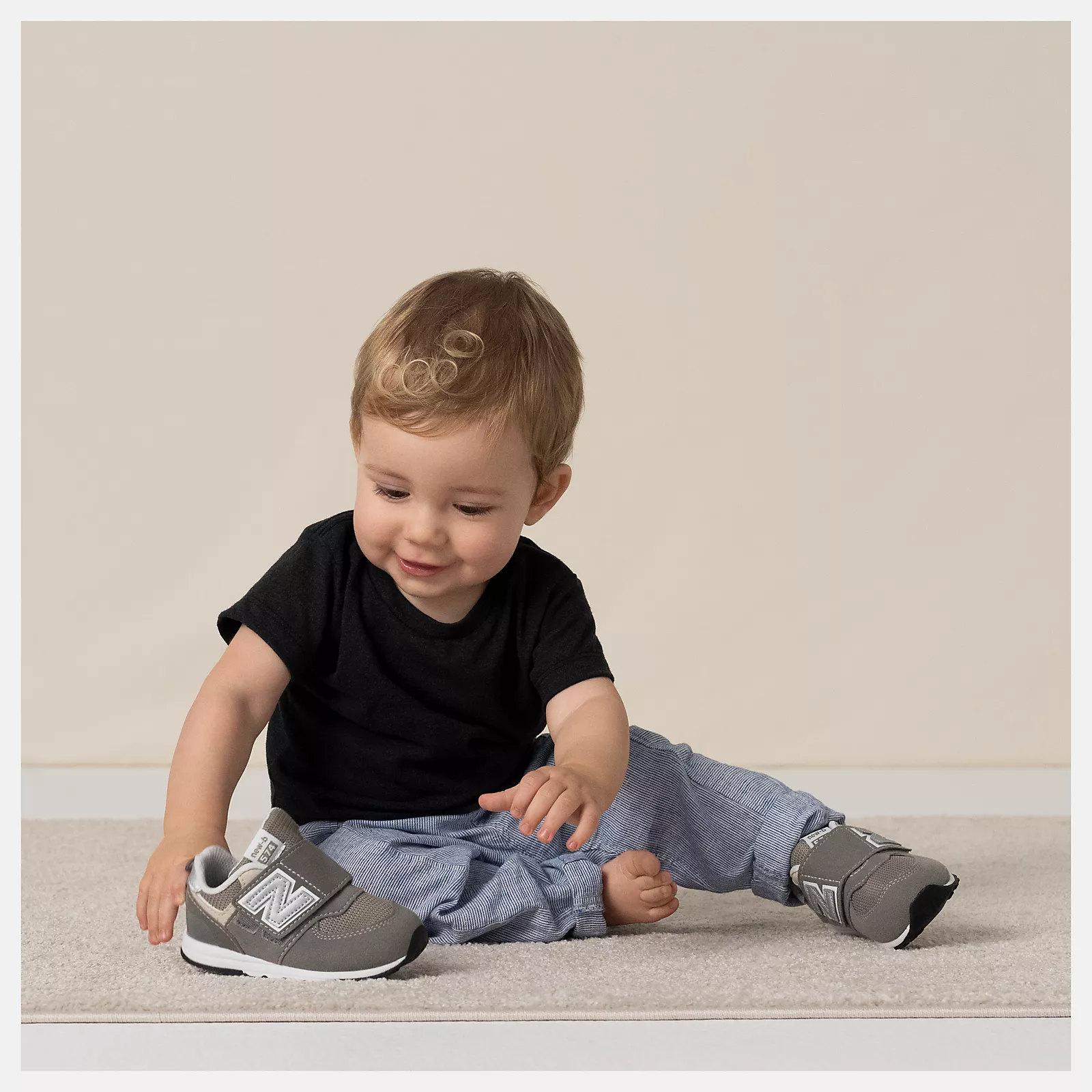 New Balance Kids' 574 NEW-B Hook & Loop in Rain Cloud with Silver Metallic - Image 7