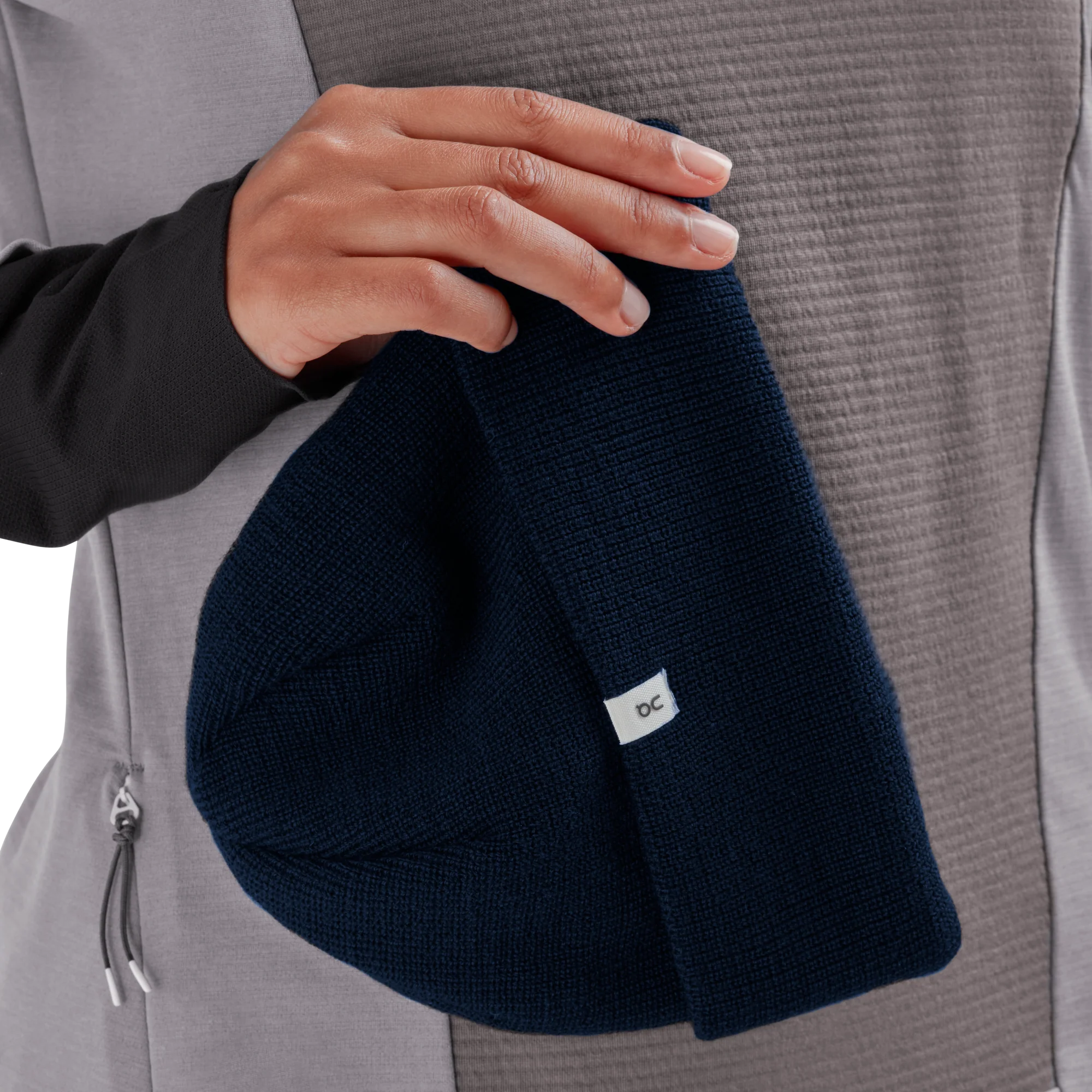 On Running Merino Beanie in Navy - Image 6