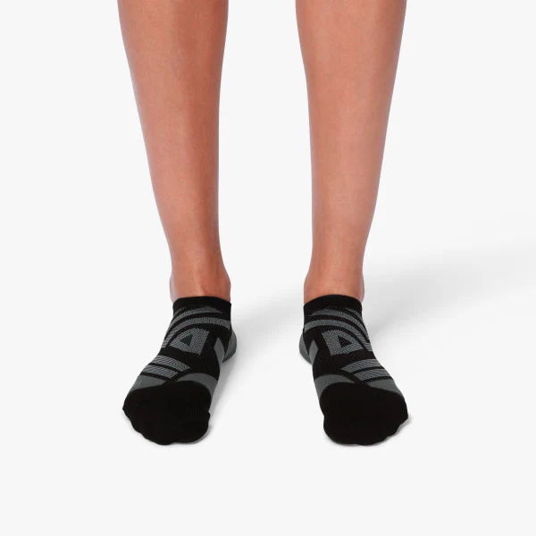 On Running Women's Low Sock in Black Shadow - Image 3