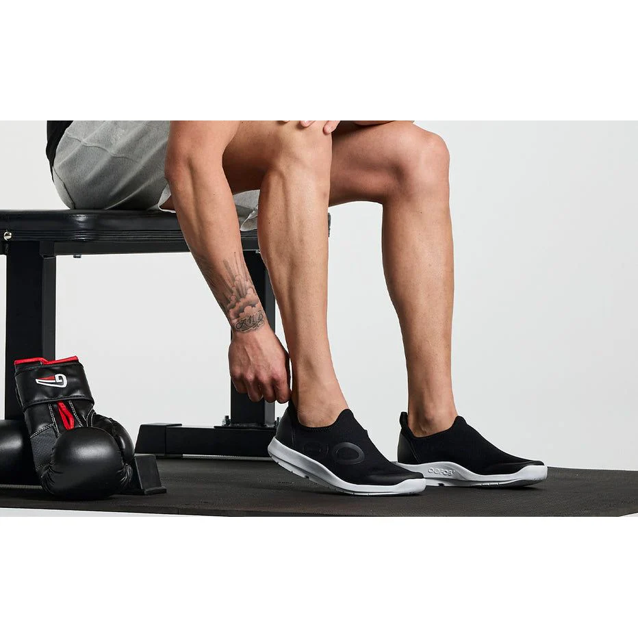 OOFOS Men's OOmg Sport Low Shoe in White/Black - Image 5
