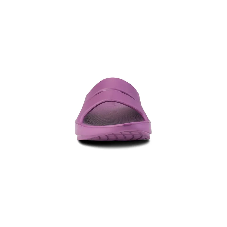 OOFOS Unisex OOahh Slide Sandal in Plum - Image 6