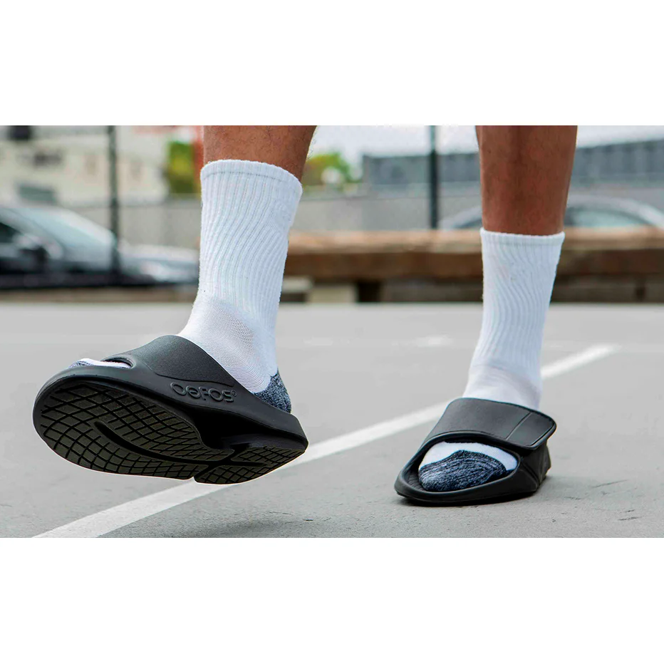 OOFOS Unisex Ooahh Sports Flex Sandals in Black Matte - Image 8