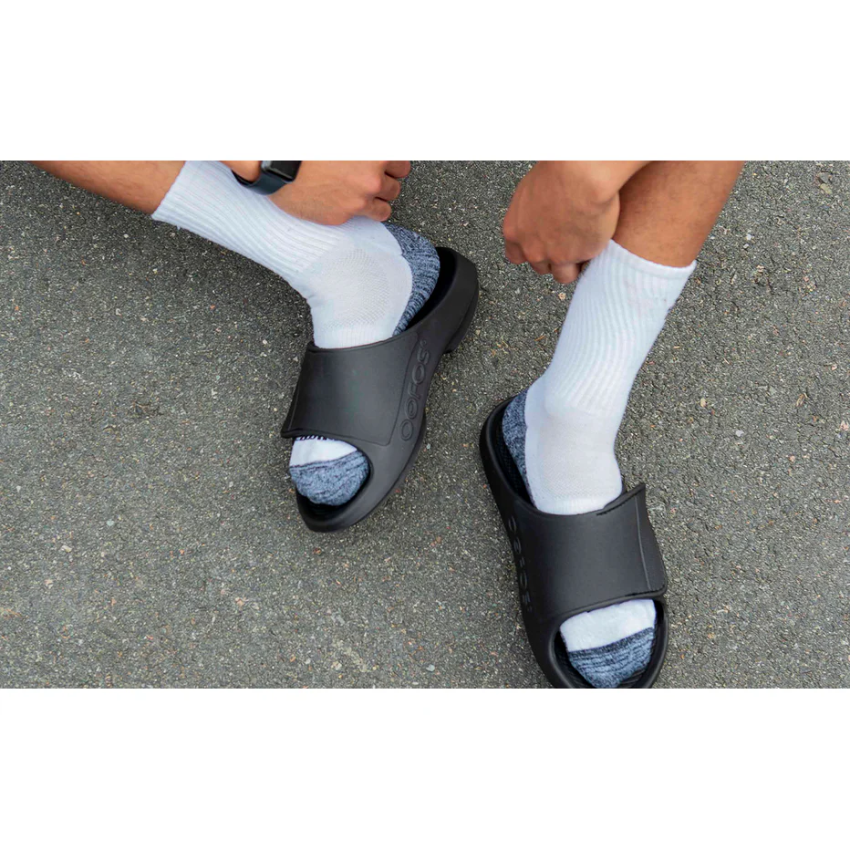 OOFOS Unisex Ooahh Sports Flex Sandals in Black Matte - Image 9