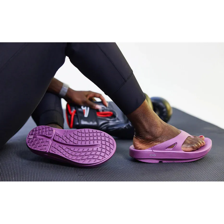 OOFOS Unisex OOriginal Sandal in Plum - Image 4