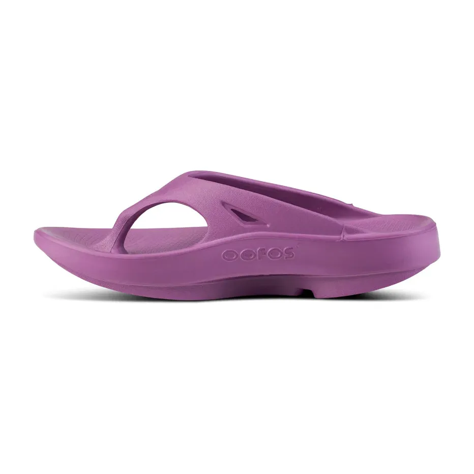 OOFOS Unisex OOriginal Sandal in Plum - Image 7