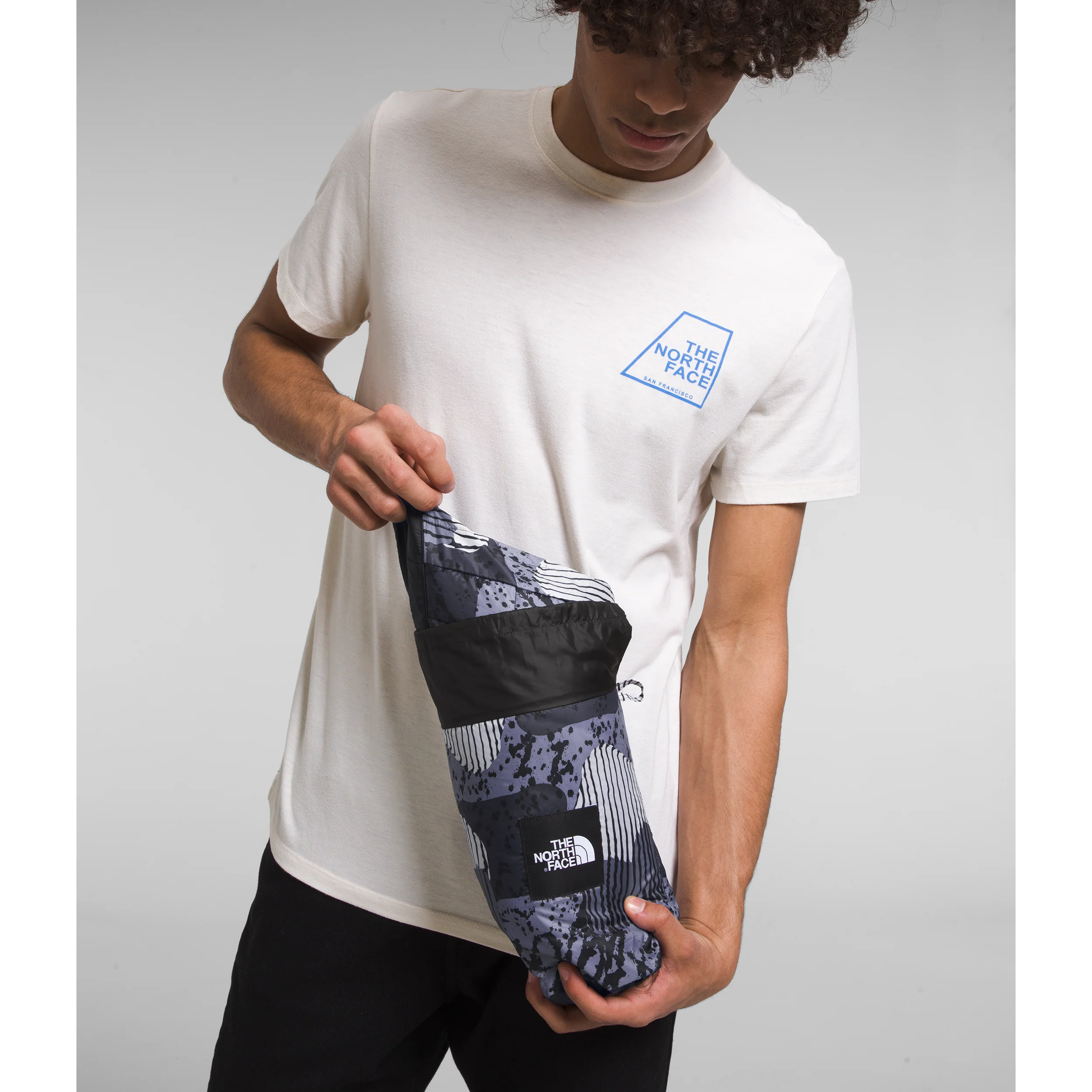The North Face Men's Circaloft Jacket in Asphalt Grey Abstract Yosemite Print - Image 4
