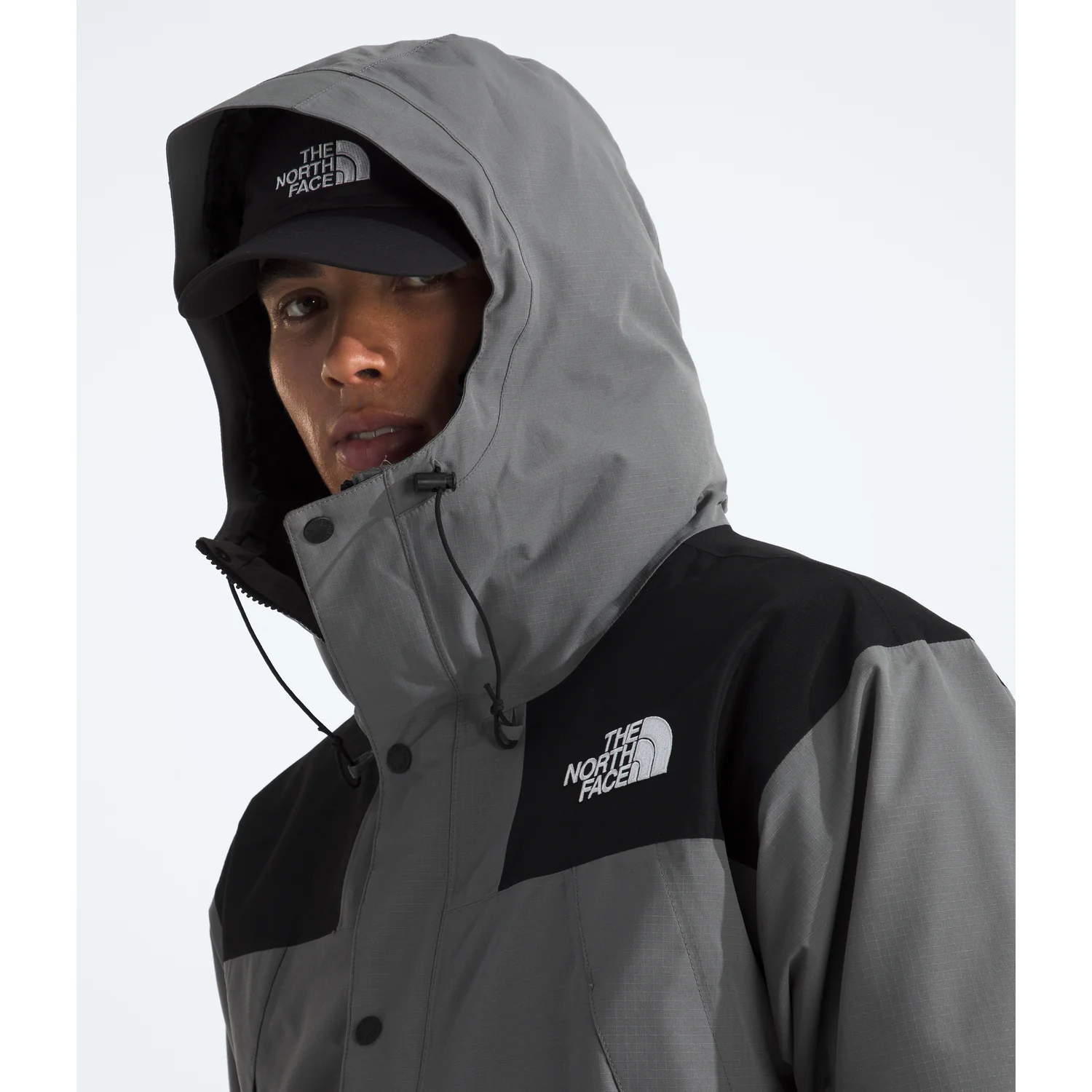 The North Face Men's DRYVENT™ Mono Mountain Jacket in Smoked Pearl/TNF Black - Image 2