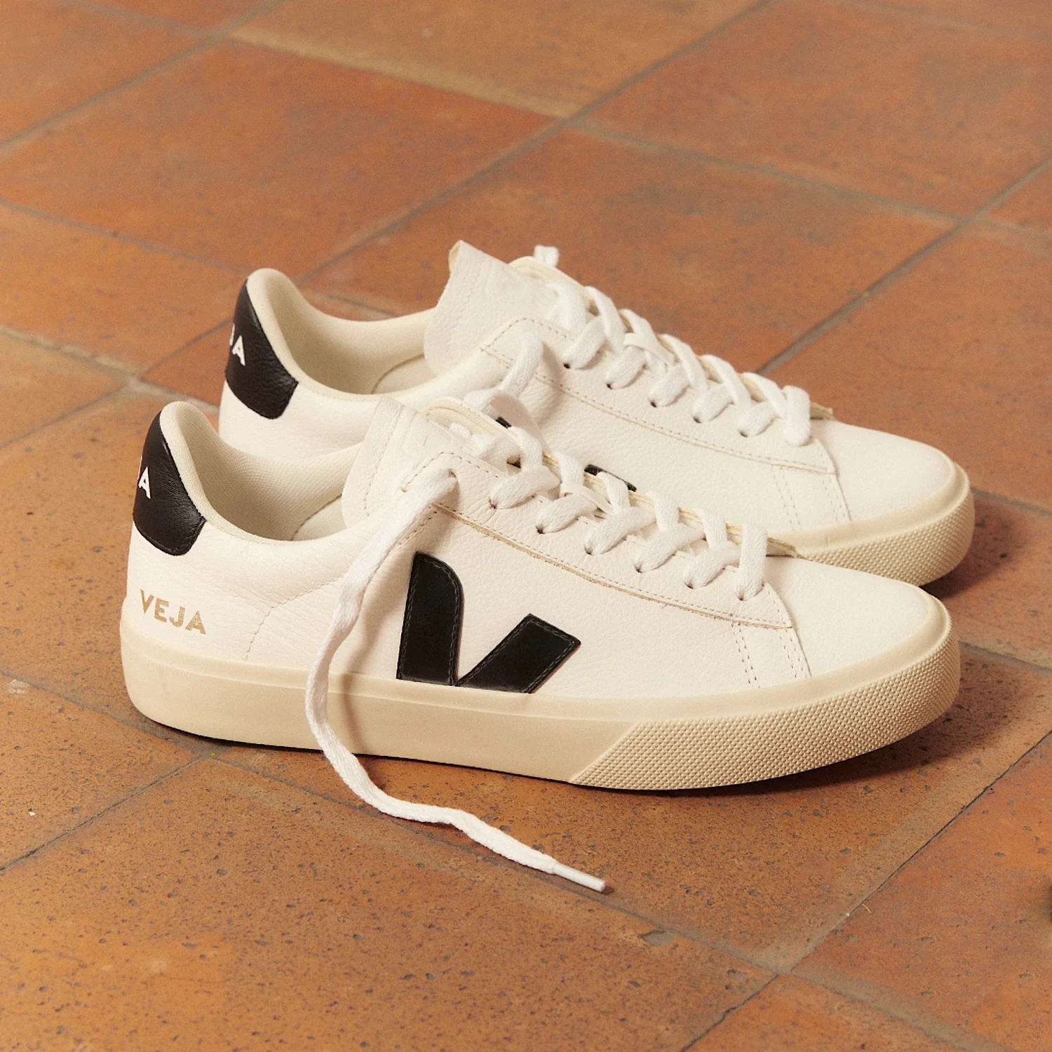 Veja Men's Campo Leather in White Black - Image 4