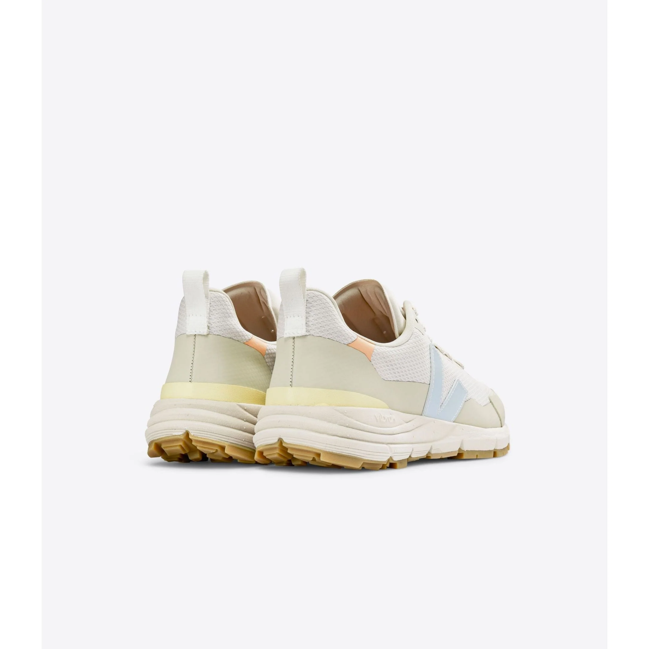 Veja Women's Dekkan Alveomesh in Gravel Ice - Image 3